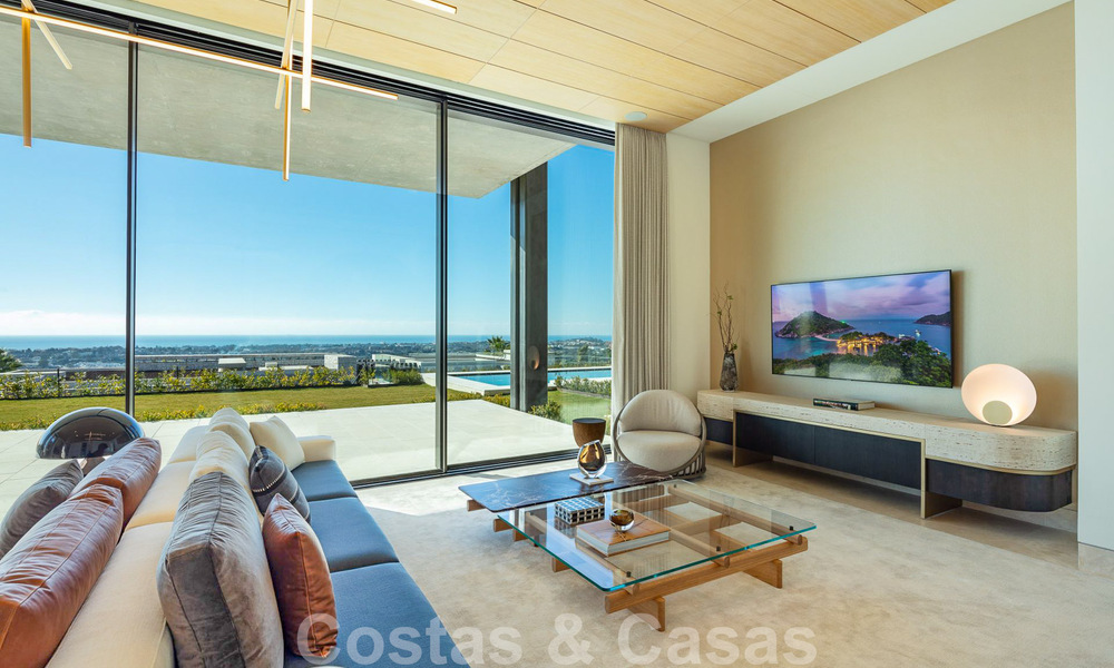 Villa de diseño arquitectónico lista para entrar a vivir en venta con vistas abiertas al mar en una prestigiosa zona residencial cerrada en las colinas de La Quinta en Benahavis - Marbella 49254