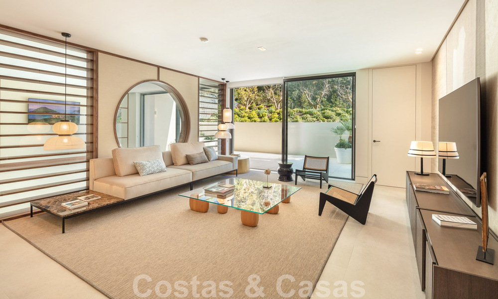 Villa de diseño arquitectónico lista para entrar a vivir en venta con vistas abiertas al mar en una prestigiosa zona residencial cerrada en las colinas de La Quinta en Benahavis - Marbella 49274