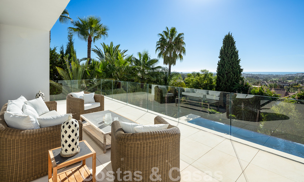Moderna villa de lujo en venta con pista de tenis privada en prestigiosa zona residencial en el valle del golf de Nueva Andalucia, Marbella 50129