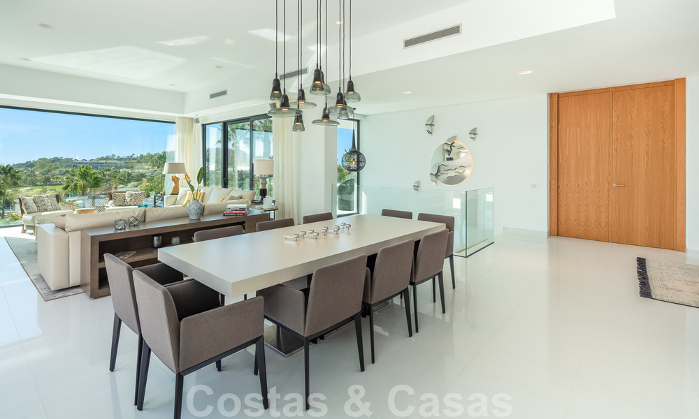 Moderna villa de lujo en venta con pista de tenis privada en prestigiosa zona residencial en el valle del golf de Nueva Andalucia, Marbella 50133