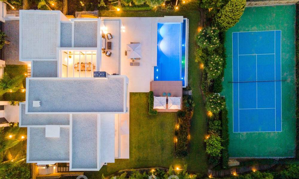Moderna villa de lujo en venta con pista de tenis privada en prestigiosa zona residencial en el valle del golf de Nueva Andalucia, Marbella 50157