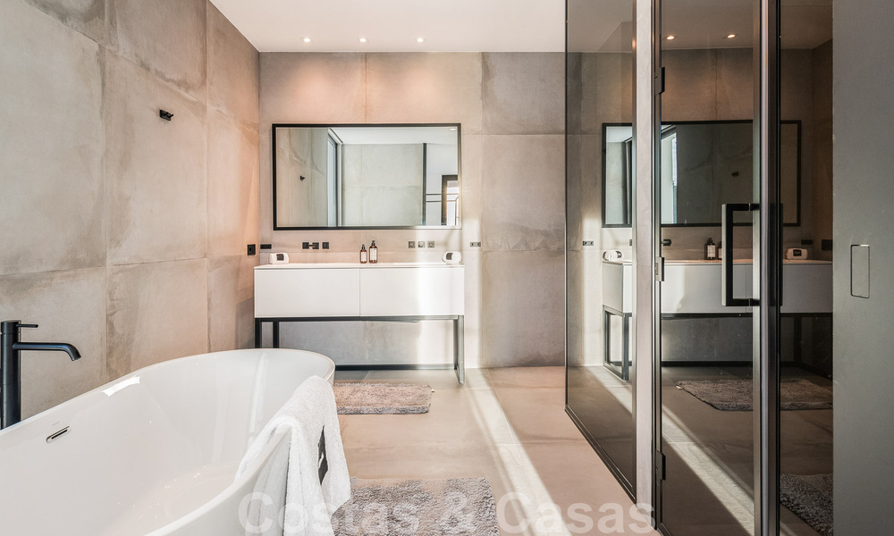 Villa mediterránea de lujo en venta con un toque contemporáneo e impresionantes vistas al mar en el exclusivo complejo La Zagaleta Golf, Benahavis - Marbella 49348