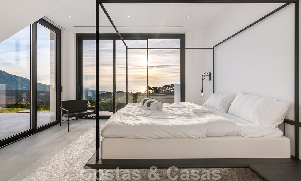 Villa mediterránea de lujo en venta con un toque contemporáneo e impresionantes vistas al mar en el exclusivo complejo La Zagaleta Golf, Benahavis - Marbella 49351