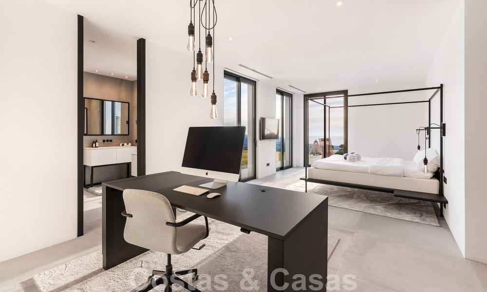 Villa mediterránea de lujo en venta con un toque contemporáneo e impresionantes vistas al mar en el exclusivo complejo La Zagaleta Golf, Benahavis - Marbella 49352