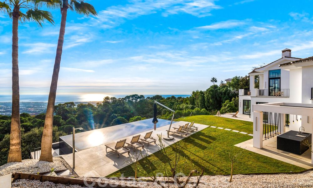 Villa mediterránea de lujo en venta con un toque contemporáneo e impresionantes vistas al mar en el exclusivo complejo La Zagaleta Golf, Benahavis - Marbella 49355
