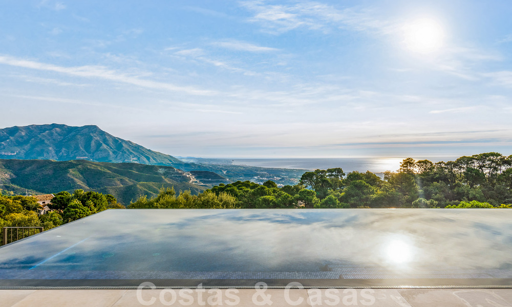 Villa mediterránea de lujo en venta con un toque contemporáneo e impresionantes vistas al mar en el exclusivo complejo La Zagaleta Golf, Benahavis - Marbella 49356