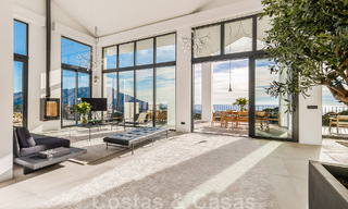 Villa mediterránea de lujo en venta con un toque contemporáneo e impresionantes vistas al mar en el exclusivo complejo La Zagaleta Golf, Benahavis - Marbella 49358 