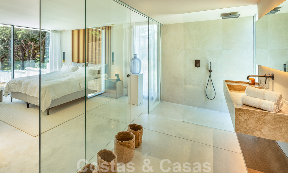 Moderna villa de lujo en venta con diseño contemporáneo, situada a poca distancia de Puerto Banús, Marbella 49405