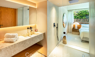 Moderna villa de lujo en venta con diseño contemporáneo, situada a poca distancia de Puerto Banús, Marbella 49410 