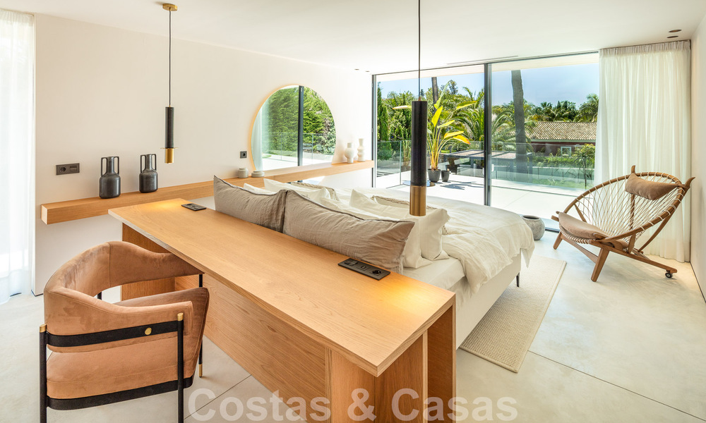 Moderna villa de lujo en venta con diseño contemporáneo, situada a poca distancia de Puerto Banús, Marbella 49411