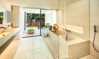 Moderna villa de lujo en venta con diseño contemporáneo, situada a poca distancia de Puerto Banús, Marbella 49414 