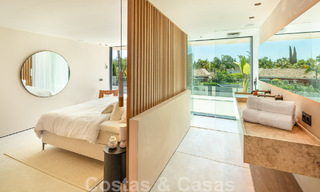 Moderna villa de lujo en venta con diseño contemporáneo, situada a poca distancia de Puerto Banús, Marbella 49415 