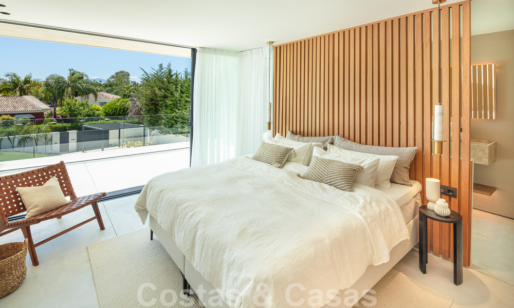 Moderna villa de lujo en venta con diseño contemporáneo, situada a poca distancia de Puerto Banús, Marbella 49416