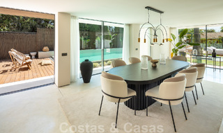 Moderna villa de lujo en venta con diseño contemporáneo, situada a poca distancia de Puerto Banús, Marbella 49420 