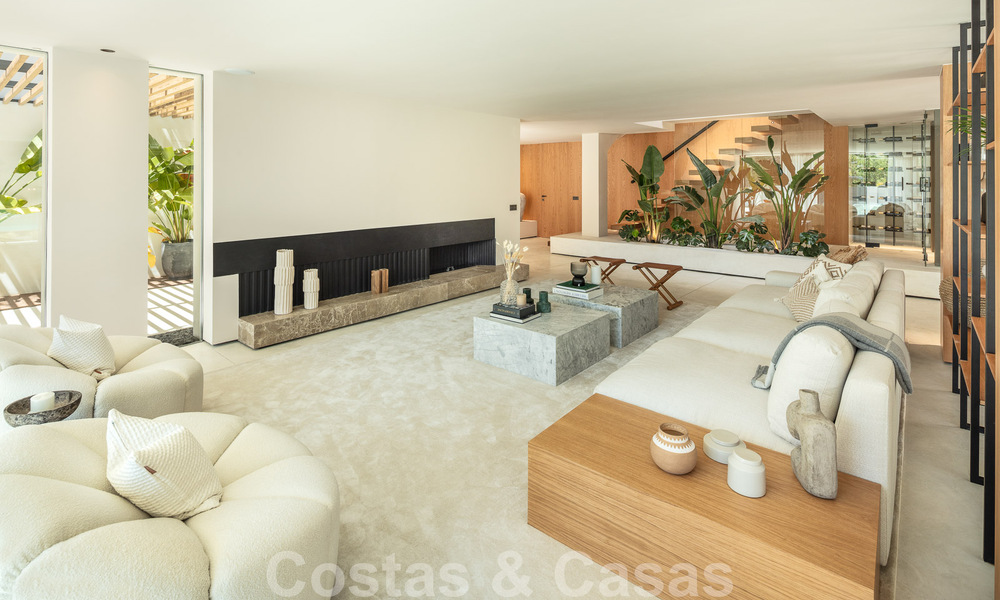 Moderna villa de lujo en venta con diseño contemporáneo, situada a poca distancia de Puerto Banús, Marbella 49424