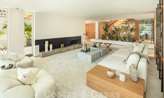 Moderna villa de lujo en venta con diseño contemporáneo, situada a poca distancia de Puerto Banús, Marbella 49424 