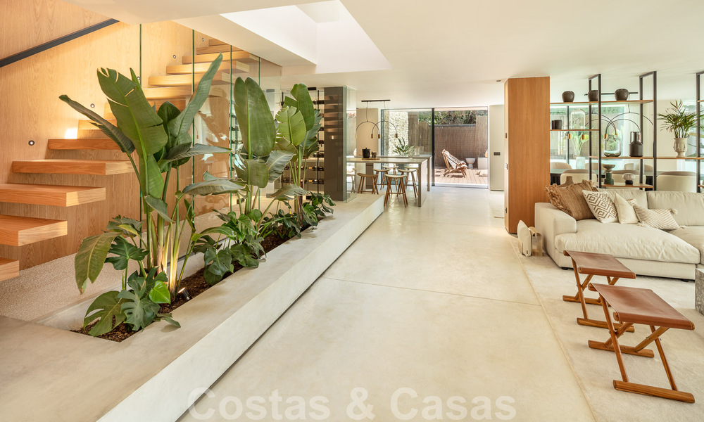 Moderna villa de lujo en venta con diseño contemporáneo, situada a poca distancia de Puerto Banús, Marbella 49426