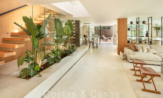 Moderna villa de lujo en venta con diseño contemporáneo, situada a poca distancia de Puerto Banús, Marbella 49426 