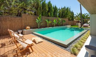 Moderna villa de lujo en venta con diseño contemporáneo, situada a poca distancia de Puerto Banús, Marbella 49427 