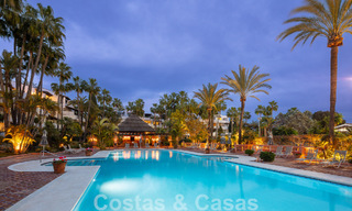 Magnífico ático con amplias terrazas en venta en el preferido Puente Romano, en la Milla de Oro, Marbella 49716 