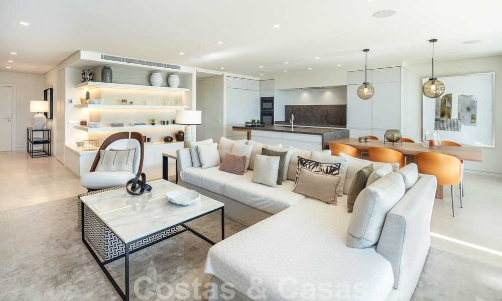 Magnífico ático con amplias terrazas en venta en el preferido Puente Romano, en la Milla de Oro, Marbella 49731