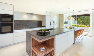 Magnífico ático con amplias terrazas en venta en el preferido Puente Romano, en la Milla de Oro, Marbella 49732 