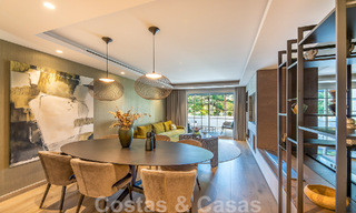 Sofisticado apartamento en venta a pocos pasos de la playa, situado en Puente Romano en la Milla de Oro de Marbella 49761 