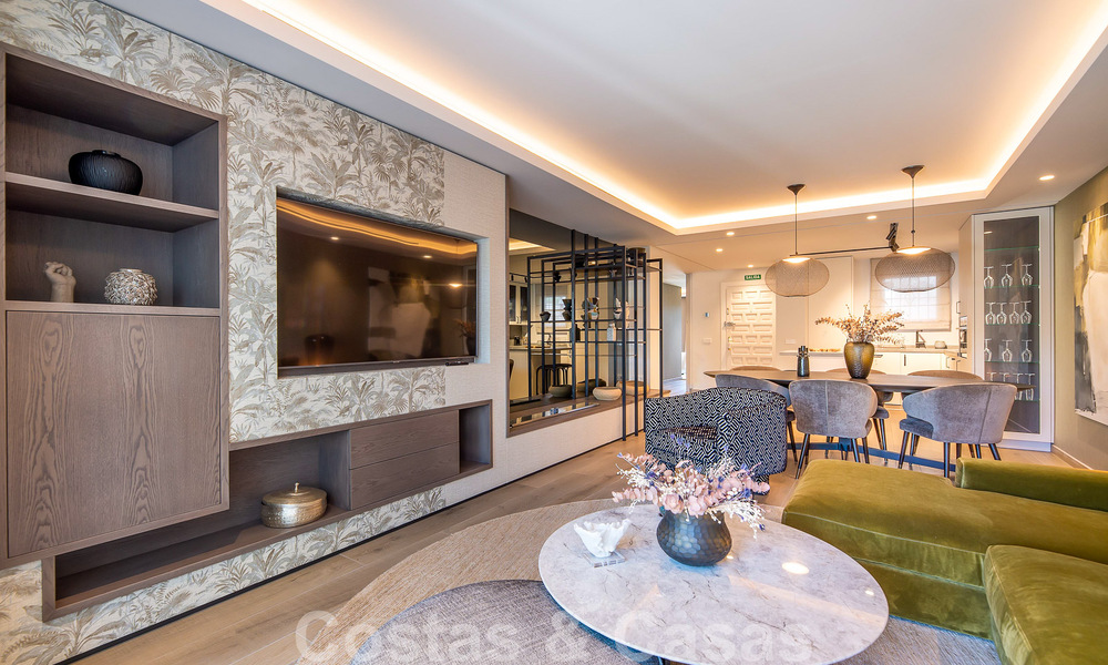 Sofisticado apartamento en venta a pocos pasos de la playa, situado en Puente Romano en la Milla de Oro de Marbella 49763