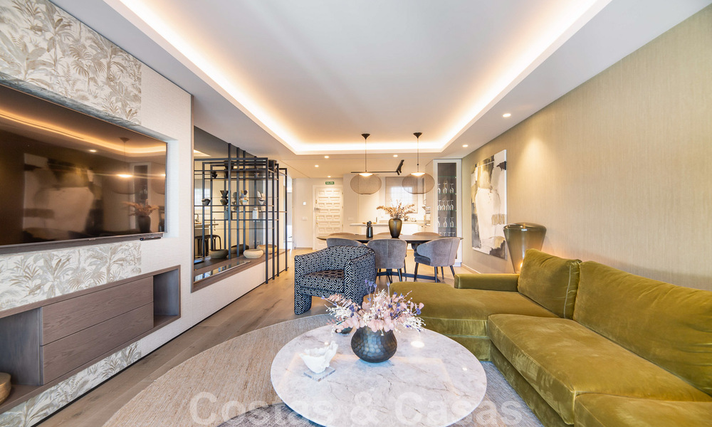 Sofisticado apartamento en venta a pocos pasos de la playa, situado en Puente Romano en la Milla de Oro de Marbella 49764