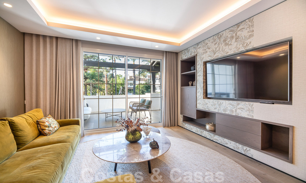 Sofisticado apartamento en venta a pocos pasos de la playa, situado en Puente Romano en la Milla de Oro de Marbella 49765