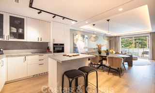 Sofisticado apartamento en venta a pocos pasos de la playa, situado en Puente Romano en la Milla de Oro de Marbella 49766 