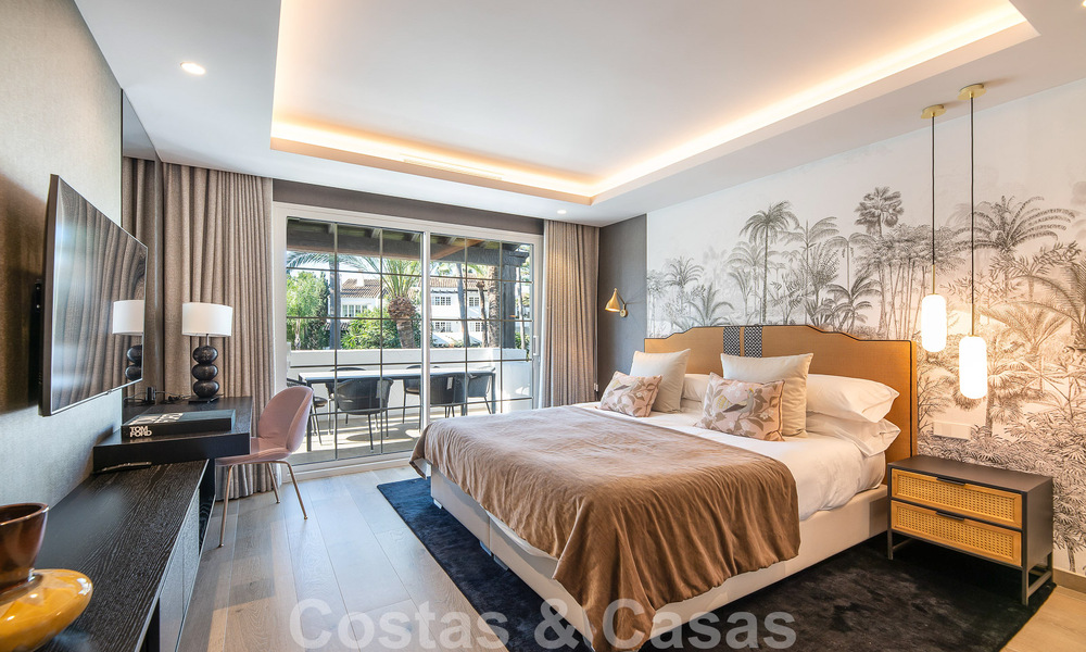 Sofisticado apartamento en venta a pocos pasos de la playa, situado en Puente Romano en la Milla de Oro de Marbella 49772