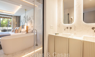 Sofisticado apartamento en venta a pocos pasos de la playa, situado en Puente Romano en la Milla de Oro de Marbella 49774 
