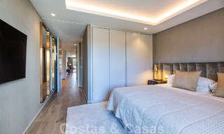 Sofisticado apartamento en venta a pocos pasos de la playa, situado en Puente Romano en la Milla de Oro de Marbella 49780 