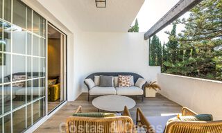 Sofisticado apartamento en venta a pocos pasos de la playa, situado en Puente Romano en la Milla de Oro de Marbella 49782 