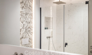 Sofisticado apartamento en venta a pocos pasos de la playa, situado en Puente Romano en la Milla de Oro de Marbella 49785 