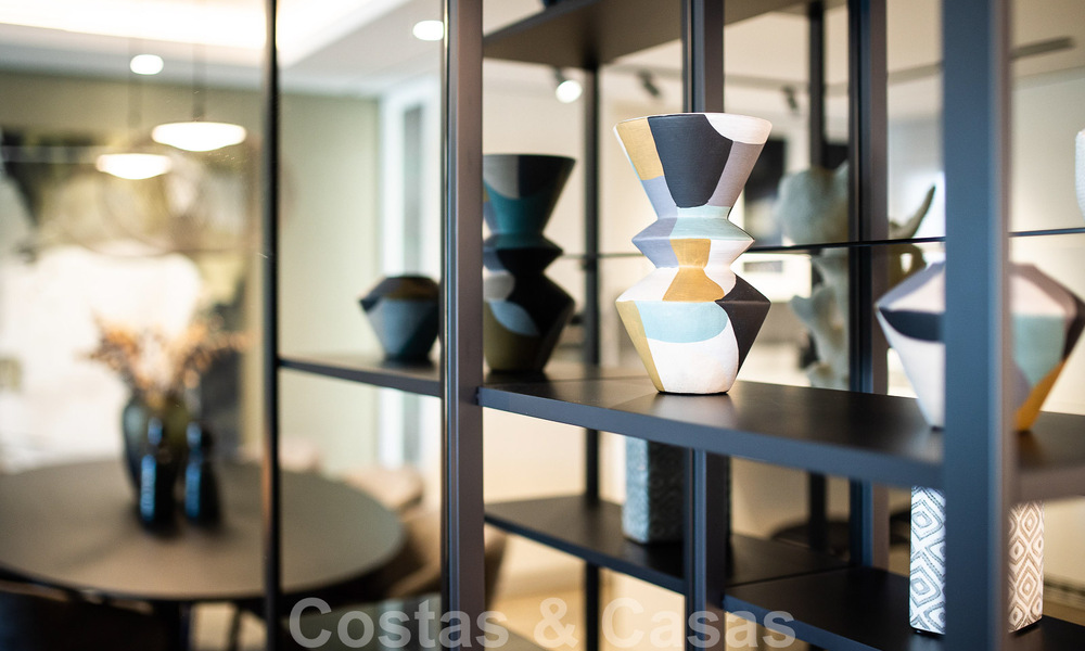 Sofisticado apartamento en venta a pocos pasos de la playa, situado en Puente Romano en la Milla de Oro de Marbella 49788