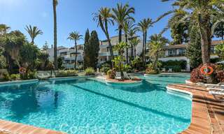 Sofisticado apartamento en venta a pocos pasos de la playa, situado en Puente Romano en la Milla de Oro de Marbella 49793 