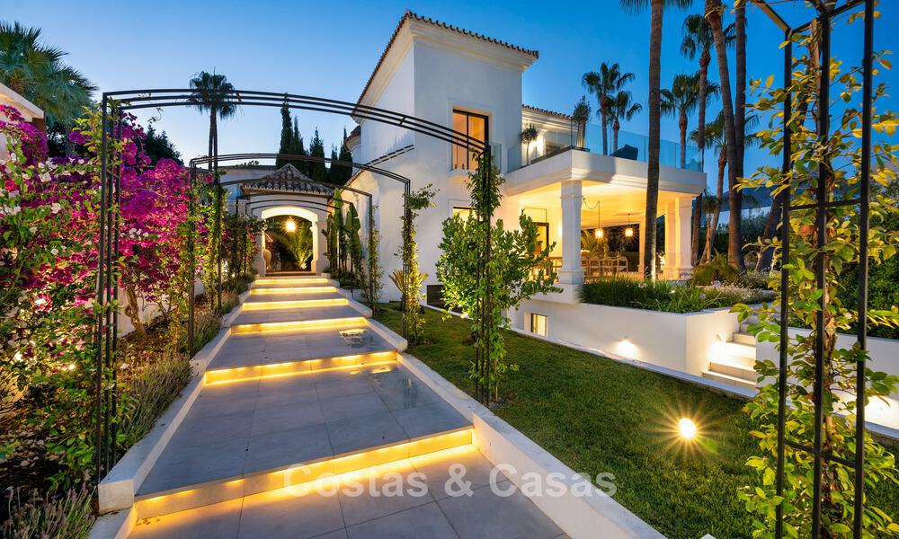 Mediterráneo, villa de lujo en venta en prestigiosa zona residencial rodeada de campos de golf del valle de Nueva Andalucía, Marbella 54152