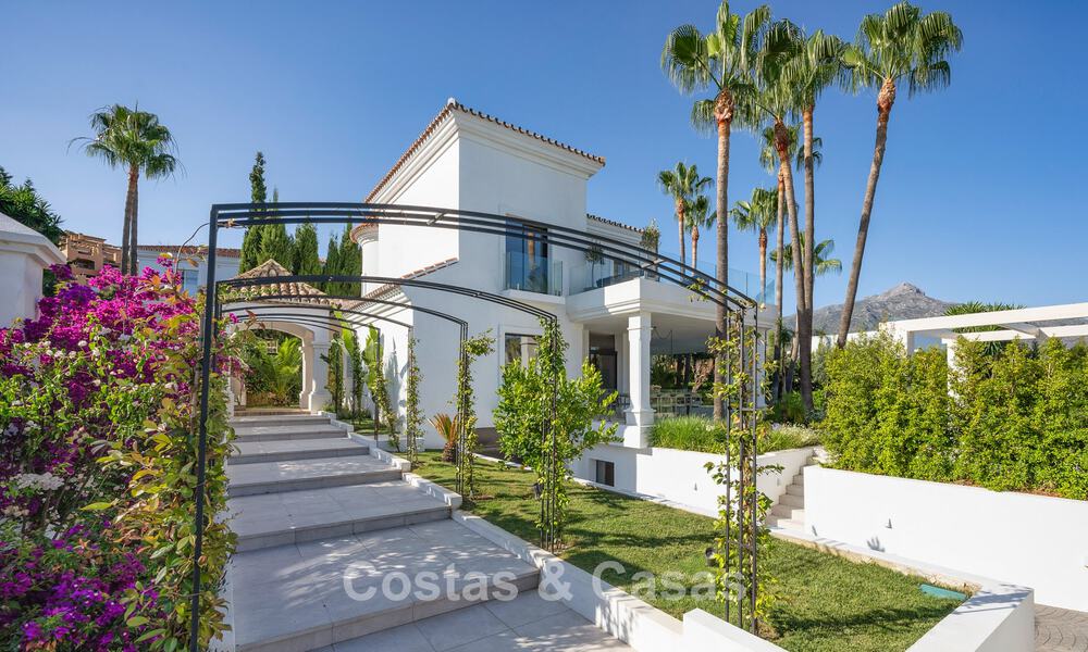 Mediterráneo, villa de lujo en venta en prestigiosa zona residencial rodeada de campos de golf del valle de Nueva Andalucía, Marbella 54159