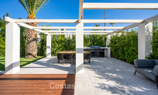 Mediterráneo, villa de lujo en venta en prestigiosa zona residencial rodeada de campos de golf del valle de Nueva Andalucía, Marbella 54166 