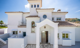Espaciosa villa mediterránea en venta situada en una urbanización privilegiada de Nueva Andalucía, Marbella 50555 