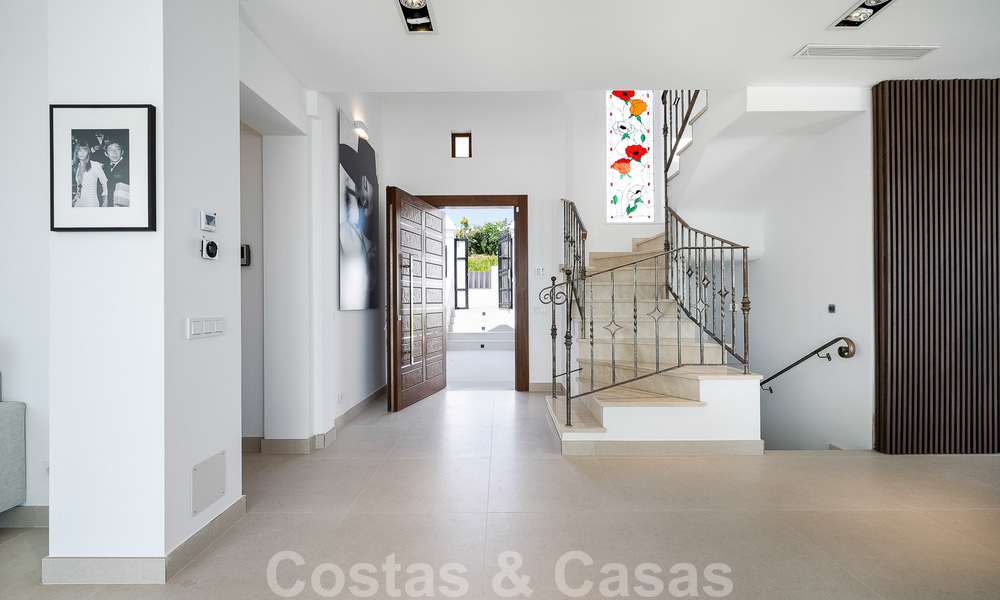 Espaciosa villa mediterránea en venta situada en una urbanización privilegiada de Nueva Andalucía, Marbella 50557