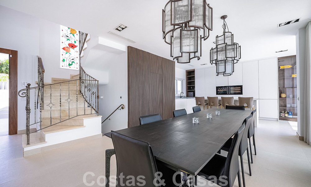 Espaciosa villa mediterránea en venta situada en una urbanización privilegiada de Nueva Andalucía, Marbella 50558