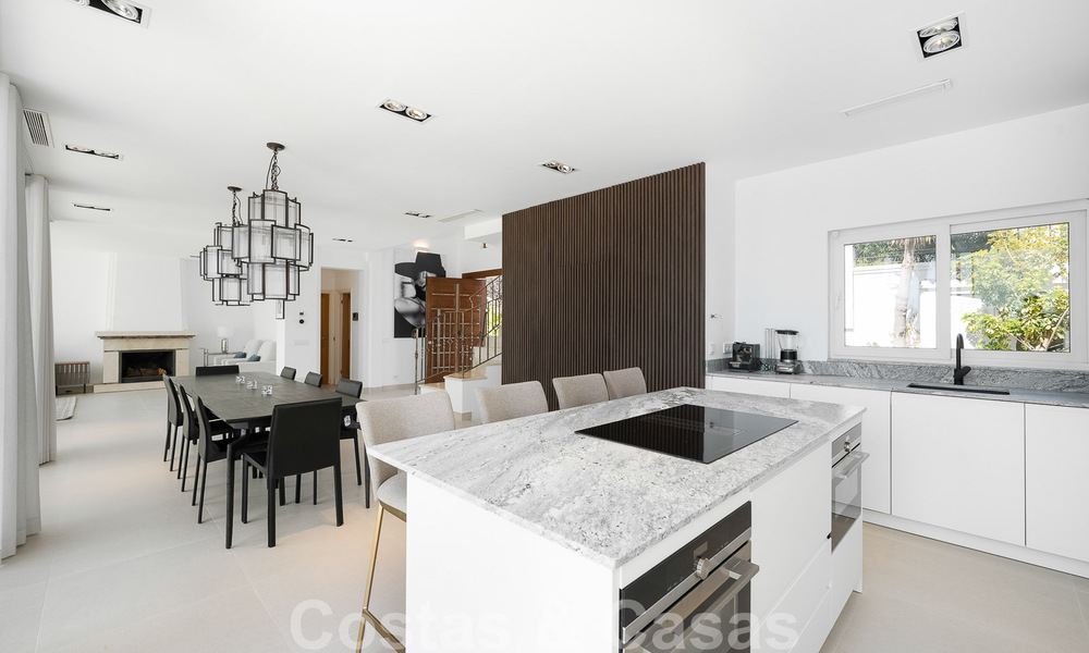 Espaciosa villa mediterránea en venta situada en una urbanización privilegiada de Nueva Andalucía, Marbella 50560