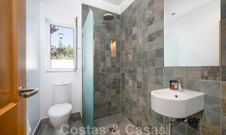 Espaciosa villa mediterránea en venta situada en una urbanización privilegiada de Nueva Andalucía, Marbella 50564 