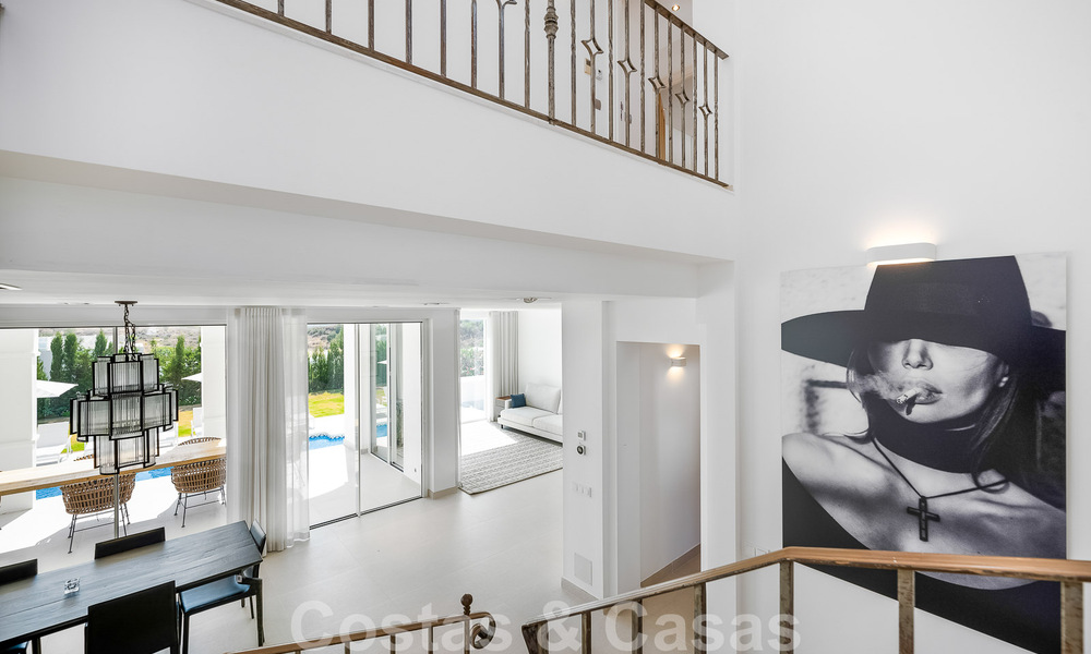 Espaciosa villa mediterránea en venta situada en una urbanización privilegiada de Nueva Andalucía, Marbella 50572