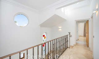 Espaciosa villa mediterránea en venta situada en una urbanización privilegiada de Nueva Andalucía, Marbella 50574 