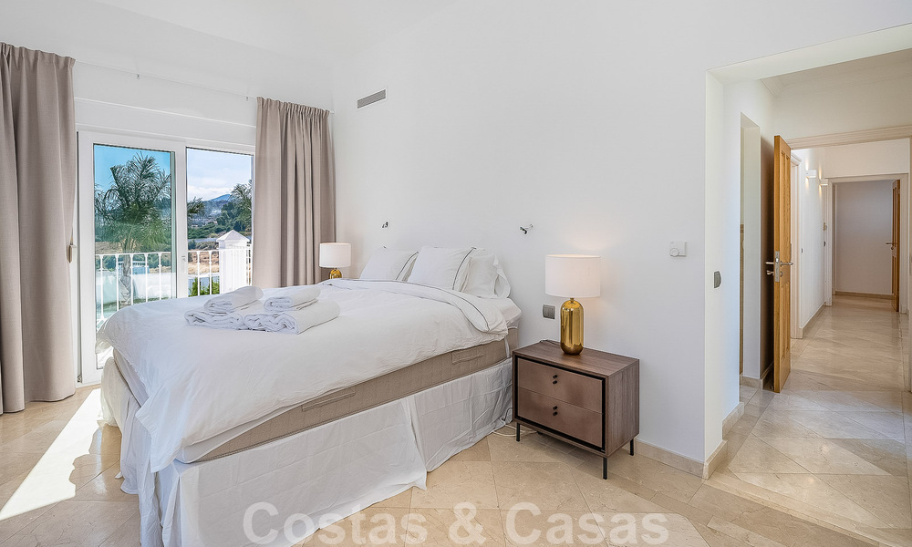 Espaciosa villa mediterránea en venta situada en una urbanización privilegiada de Nueva Andalucía, Marbella 50575