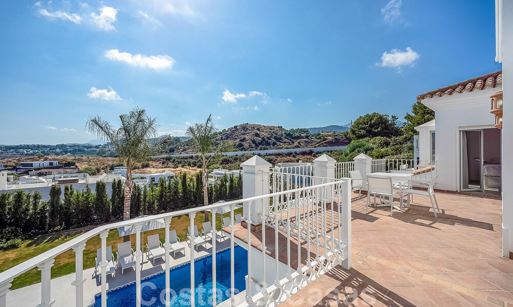 Espaciosa villa mediterránea en venta situada en una urbanización privilegiada de Nueva Andalucía, Marbella 50577